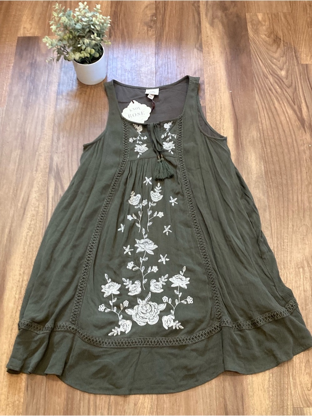 Knox Rose Embroidered Dress in Olive Green Size Small NWT